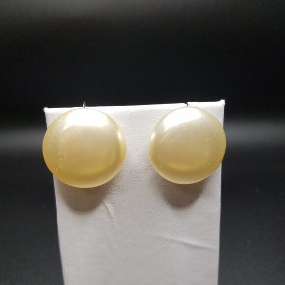 Vintage Marvella Pearled Button Clip Vintage Earrings, 1 Inch, 1950s - Picture 6 of 10